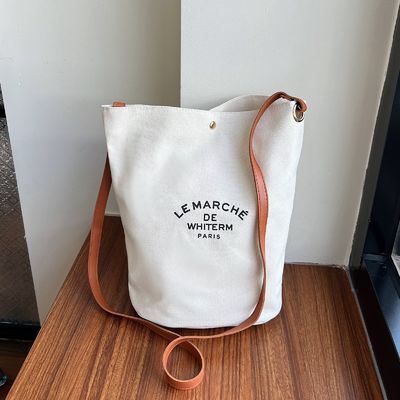 A mais recente bolsa de balde feminina de lona média de moda para a impressão de crossbody de verão de 2024
