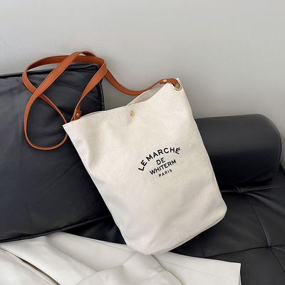 A mais recente bolsa de balde feminina de lona média de moda para a impressão de crossbody de verão de 2024