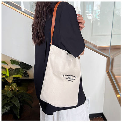 A mais recente bolsa de balde feminina de lona média de moda para a impressão de crossbody de verão de 2024