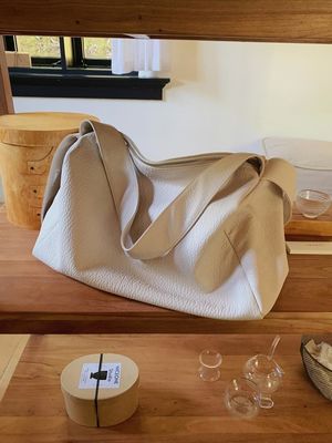 Saco versátil feminino 2024 com travesseiro esquivado Instagram Design e grande capacidade