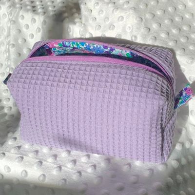 2024 Custom Beauty Maquiagem Floral Saco Cosmético com Design de Waffle e fechamento com fecho de fecho