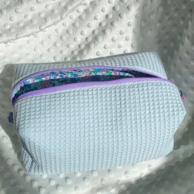 2024 Custom Beauty Maquiagem Floral Saco Cosmético com Design de Waffle e fechamento com fecho de fecho