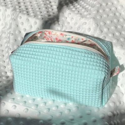2024 Custom Beauty Maquiagem Floral Saco Cosmético com Design de Waffle e fechamento com fecho de fecho