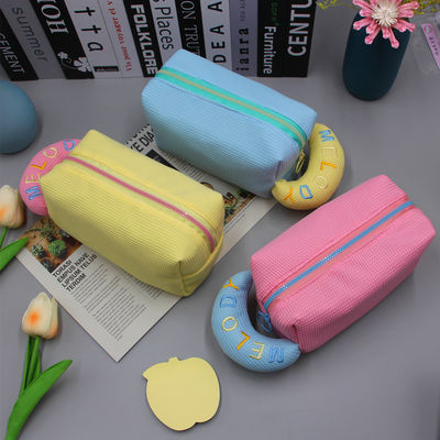 Bolsa de maquiagem aceitável OEM/ODM Cartoons portáteis Toiletry Waffle Cosmetic Bag para meninas