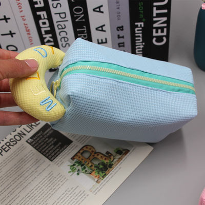 Bolsa de maquiagem aceitável OEM/ODM Cartoons portáteis Toiletry Waffle Cosmetic Bag para meninas
