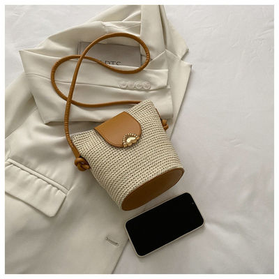 Designer de estilo de verão de madeira redonda de palha tecida saco de balde de praia para bolsa de mão feminina