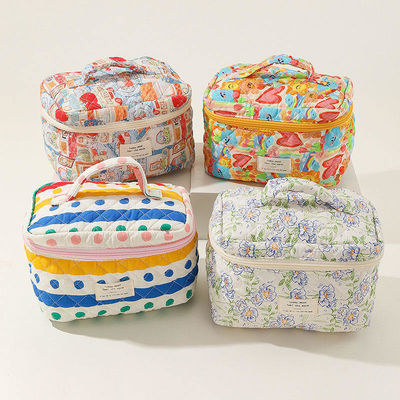 Saco de maquilhagem floral de colcha de retalhos para vida diária e viagens