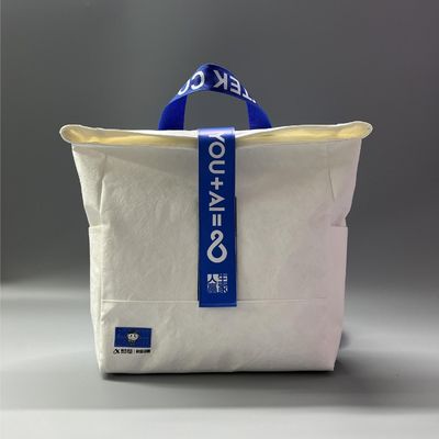 Logotipo impresso personalizado Bolsas de presente de papel de luxo para lojas OEM/ODM