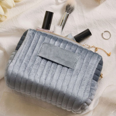 Bolsa de roupa de banheiro de veludo com fecho de fecho de fecho para necessidades de viagem confortáveis e elegantes