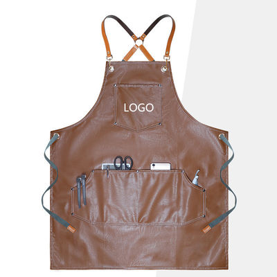 Sacos de vestuário de couro com cobertura de poeira pendurada
