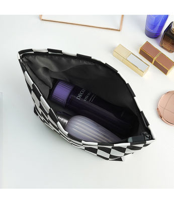 Saco de lavagem portátil personalizado de tabuleiro de xadrez preto e branco Saco de escova cosmético