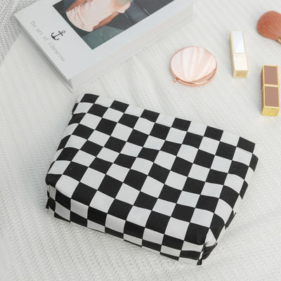 Saco de lavagem portátil personalizado de tabuleiro de xadrez preto e branco Saco de escova cosmético