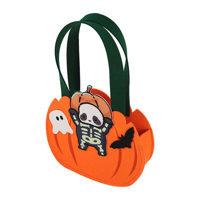 Saco em forma de abóbora de feltro para coletar doces ou brinquedos na celebração do Halloween