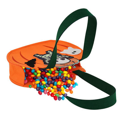 Saco em forma de abóbora de feltro para coletar doces ou brinquedos na celebração do Halloween