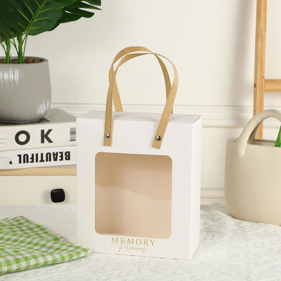 Bolsa de papel de mão Kraft impressa sob medida para embalagens de varejo Roupas sapatos Presentes de pele