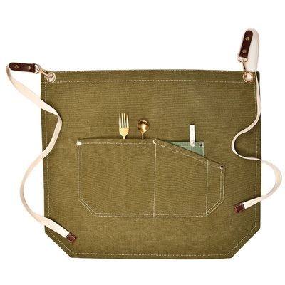 Homens trabalham com avental com bolsos de ferramentas e cores personalizadas em tela de meio corpo