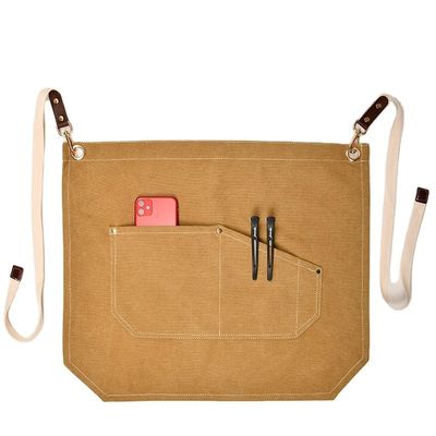 Homens trabalham com avental com bolsos de ferramentas e cores personalizadas em tela de meio corpo