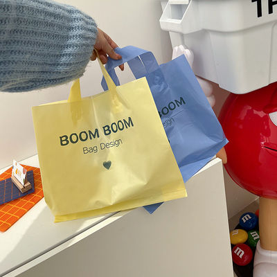 Logotipo personalizado Aceito Manos de Loop Suave Tote Saco de compras de plástico para embalagem de roupas