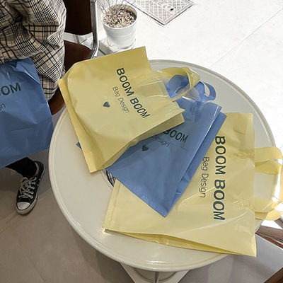 Logotipo personalizado Aceito Manos de Loop Suave Tote Saco de compras de plástico para embalagem de roupas