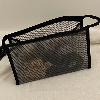 Saco de maquiagem de malha de nylon simples personalizado para higiene e armazenamento de cosméticos em cor preta