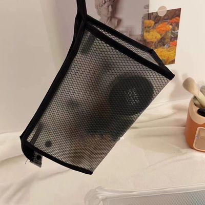 Saco de maquiagem de malha de nylon simples personalizado para higiene e armazenamento de cosméticos em cor preta