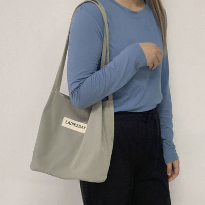 Saco impermeável de nylon de estilo japonês para mulheres Companheiro de compras simples e funcional