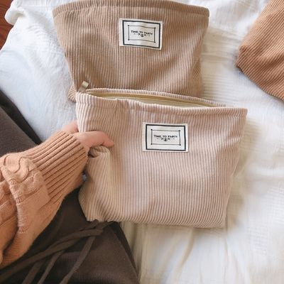 O mais recente maquiagem de corduroy da moda Bolsa de fechadura Saco de higiene O mais recente design 2021
