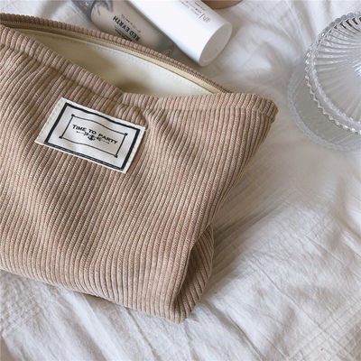 O mais recente maquiagem de corduroy da moda Bolsa de fechadura Saco de higiene O mais recente design 2021