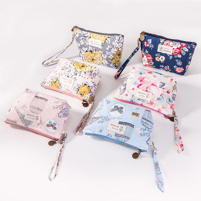 Saco de maquiagem floral bonito para organizar produtos essenciais de beleza