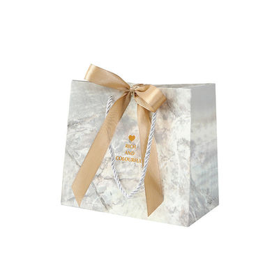 Bolsas de papel de compras de papel colorido personalizado com alça de fita para sapatos de roupa