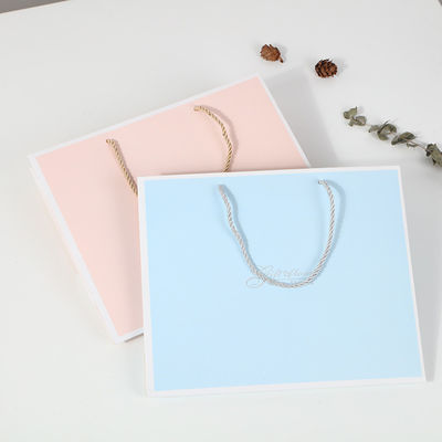 Saco de compras personalizado de papelão de luxo em papel kraft branco com alça de fita