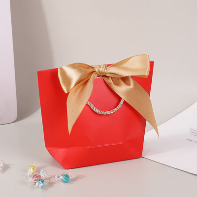 Embalagens de bolsas de papel de presente com alça para roupas personalizadas Bolsas de compras Itens de embalagem
