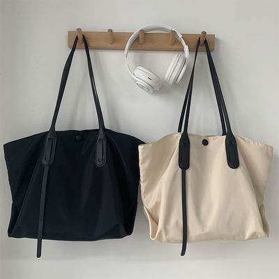 Saco de mensageiro com fecho de fechadura Material de nylon Impressão de logotipo Impressão Saco de compras para a vida diária
