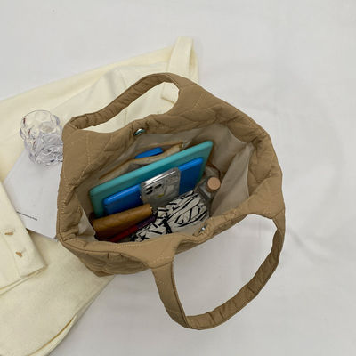 Regalos reutilizáveis Inverno Quilt Puffy Puffer Tote Saco para Mulheres Logotipo personalizado Impresso