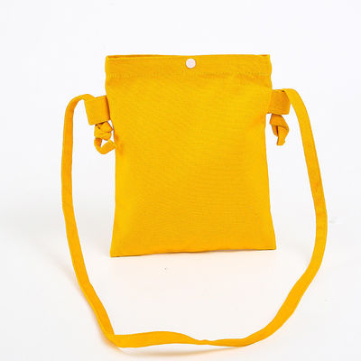 O presente do festival é um saco de compras em mini tela em cores personalizadas para a vida escolar diária