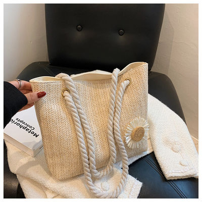 2022 Bolsas Simples Bolsas de Palha Bolsa de Praia Moda Escarta de Seda Bolsas de ombro femininas com materiais
