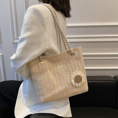 2022 Bolsas Simples Bolsas de Palha Bolsa de Praia Moda Escarta de Seda Bolsas de ombro femininas com materiais