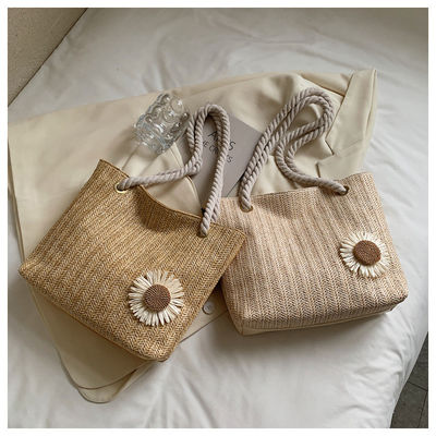 2022 Bolsas Simples Bolsas de Palha Bolsa de Praia Moda Escarta de Seda Bolsas de ombro femininas com materiais