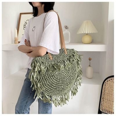 Acceptável OEM/ODM Summer Semicircular Fringed Straw Shoulder Bag para praia feita à mão