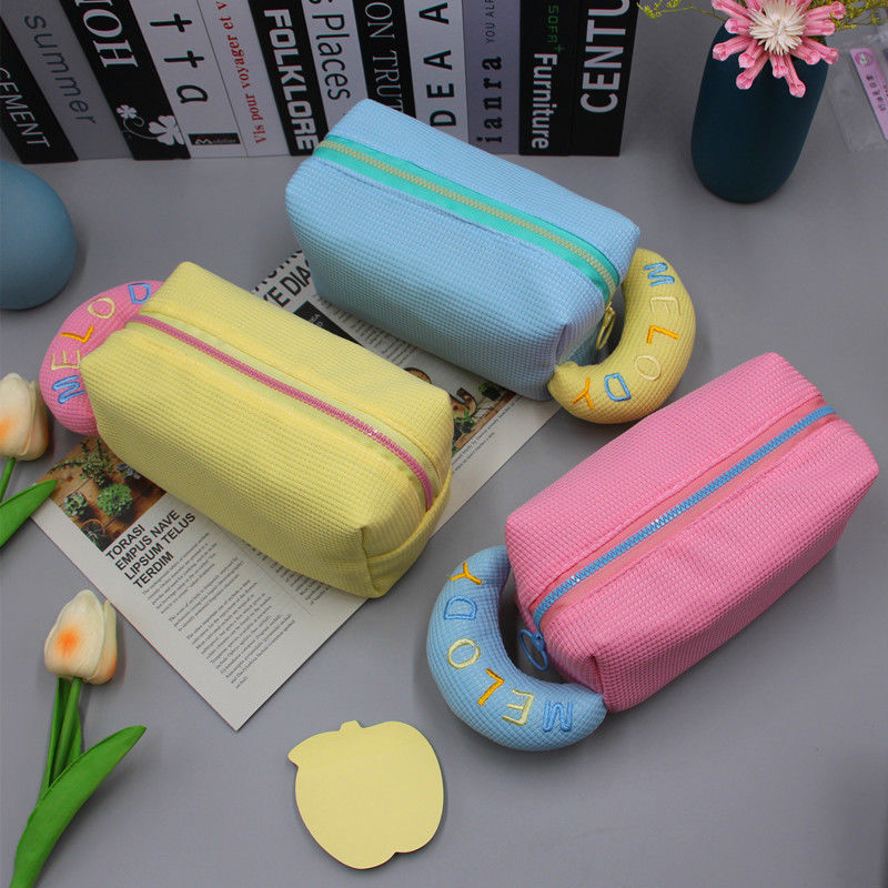 Bolsa de maquiagem aceitável OEM/ODM Cartoons portáteis Toiletry Waffle Cosmetic Bag para meninas