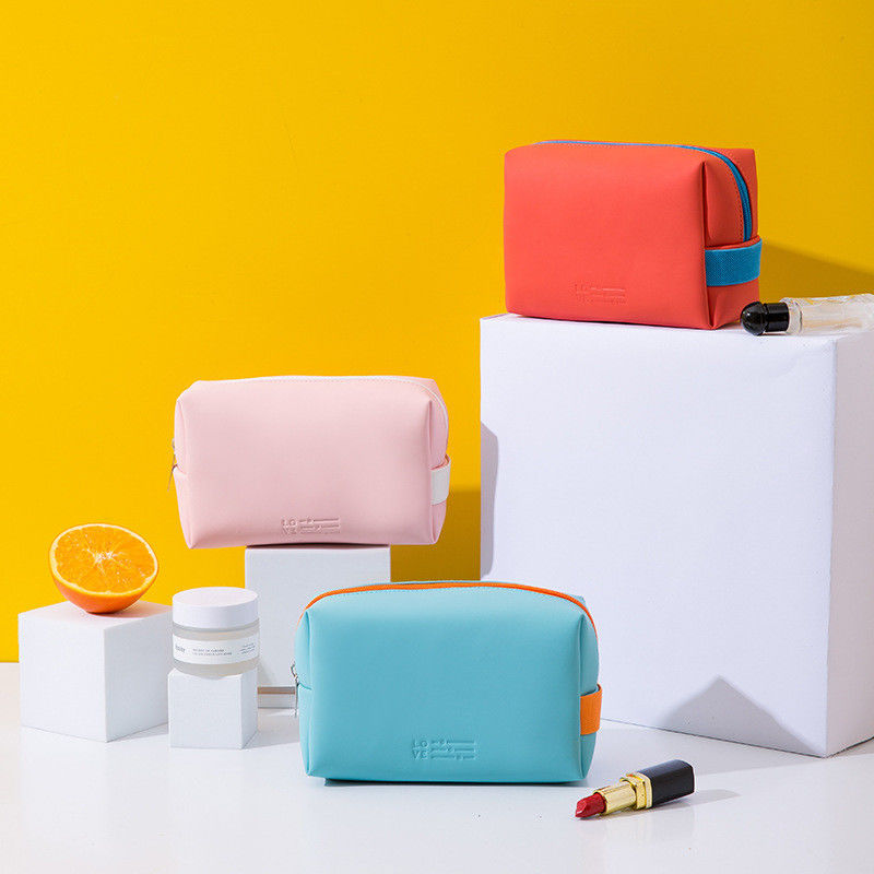 Sacos cosméticos impressos de couro feminino com cor de doce colorida e fecho de zíper