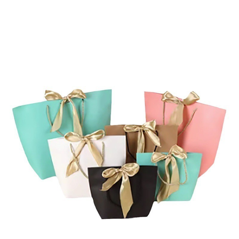 Embalagens de bolsas de papel de presente com alça para roupas personalizadas Bolsas de compras Itens de embalagem